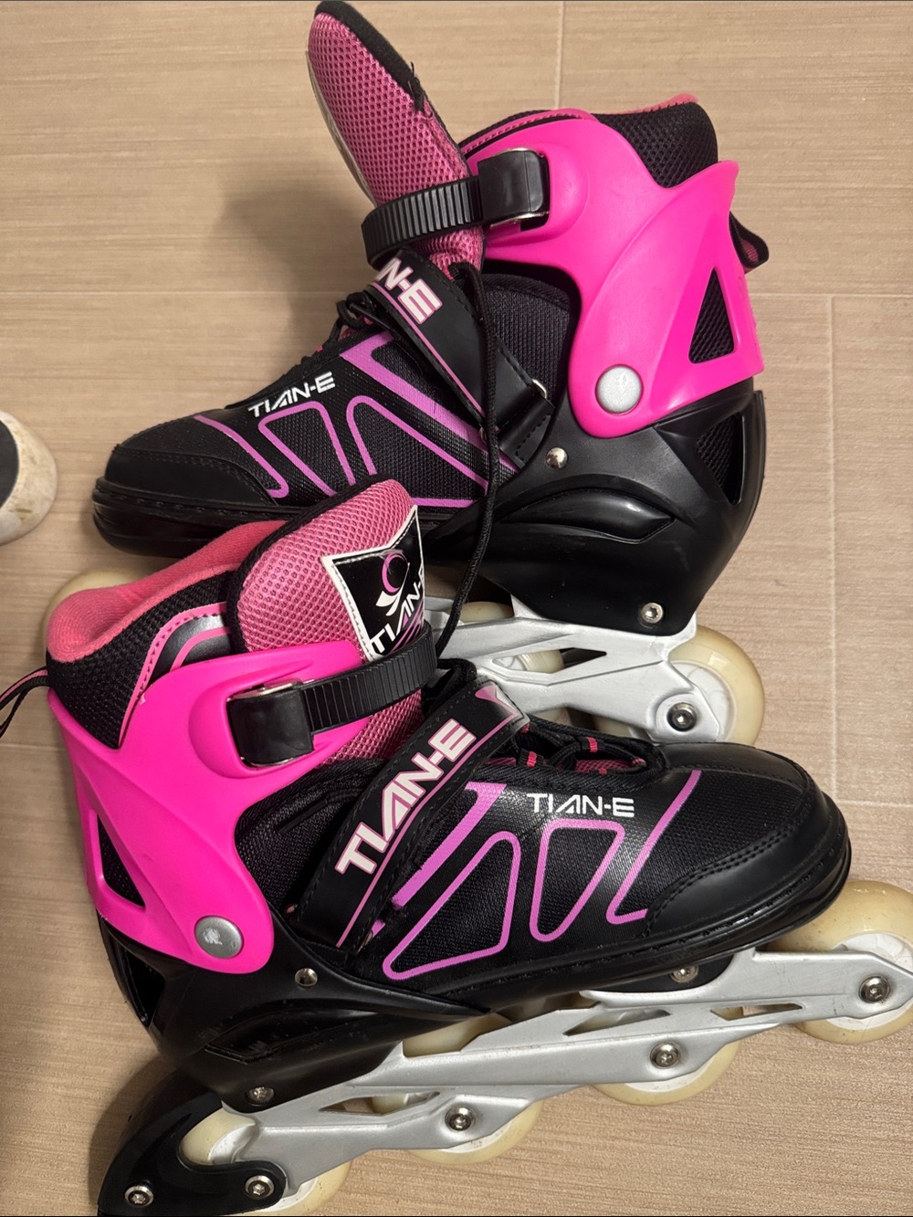 Women's Inline Skates - Black & Hot Pink - Picture 3 of 4